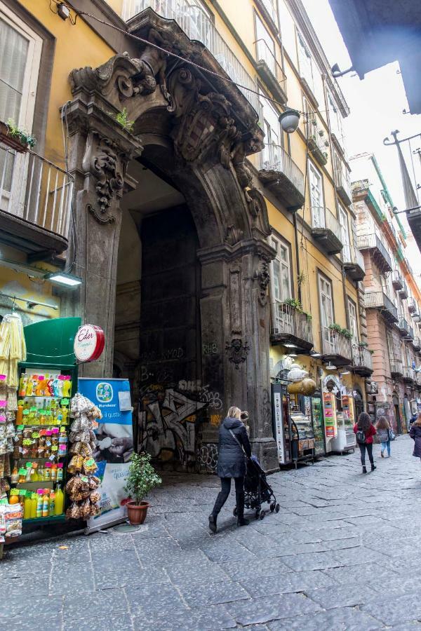 Palazzo Carafa Della Spina * Neapel